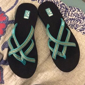 NWOT Teva Olowahu Flip Flop (Size 8) 🌊